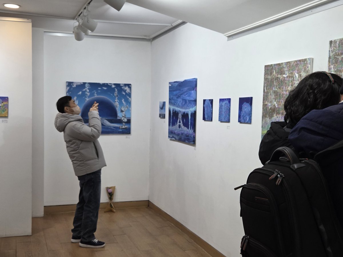 SIM_Moby tweet media