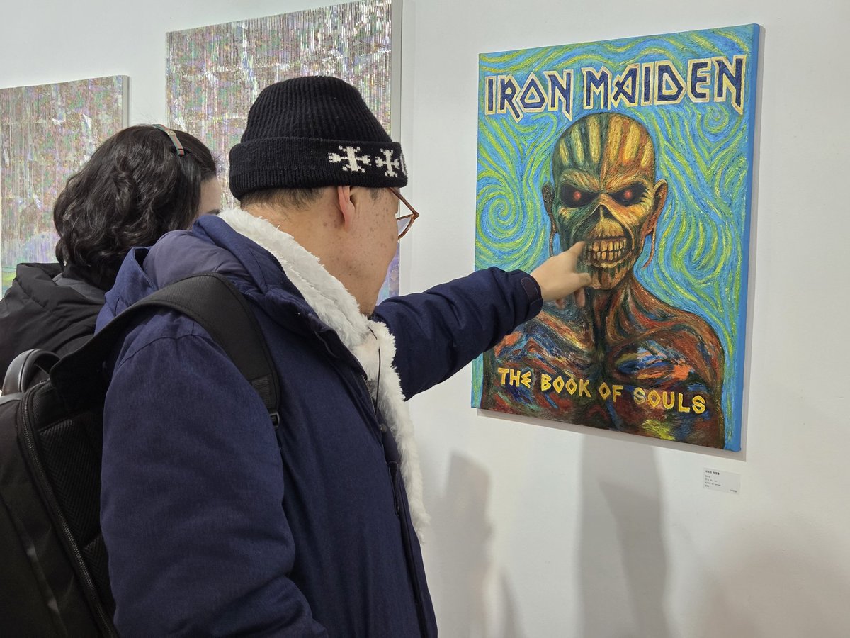 SIM_Moby tweet media