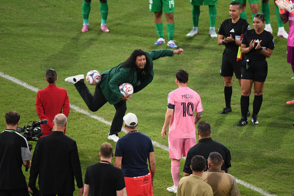CONMEBOL's tweet image. Messi en Medellín 😍⚽️

#CreeEnGrande