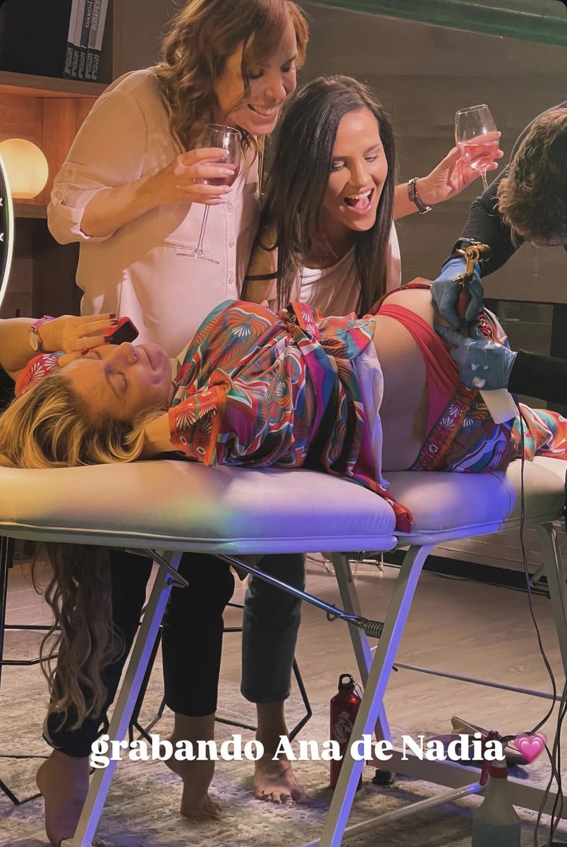 milenafvss's tweet photo. paola recordando que hace 3 años hoy que iniciaron las grabaciones de ana de nadie, qué gatillo😭❤️‍🩹

#anadenadie https://t.co/7BfO5fe7Nq