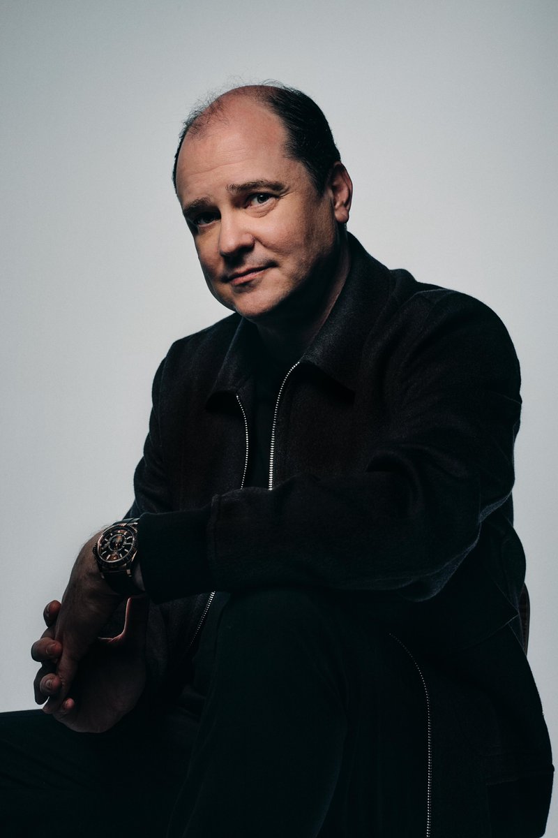 Noticias FNaF Película 2!
Matthew Lillard habló sobre como fue grabar con animatrónicos:
"No son rápidos, no son nada dramáticos, ves al hombre sudado dentro cuando se quitan el casco. En la primera película, yo soy el Conejo Amarillo, y tuve que llevar ese traje durante cinco