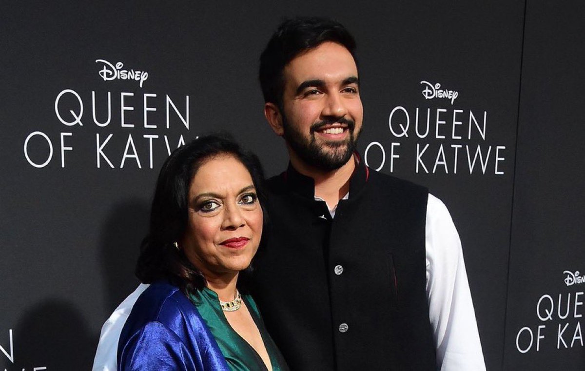 Gerçekten artık büyük bir simülasyonun içinde var olduğumuzu düşünüyorum.
Hiçbir şey tesadüf değil. Fotoğraftaki  çocuk New York Belediye Başkanı Mamdani, annesi onu Epstein Adası’na bebekken götürmüş. 

Bir grup insanın cast sisteminin içine tüm dünya sıkışıp kalmış, şaka gibi.