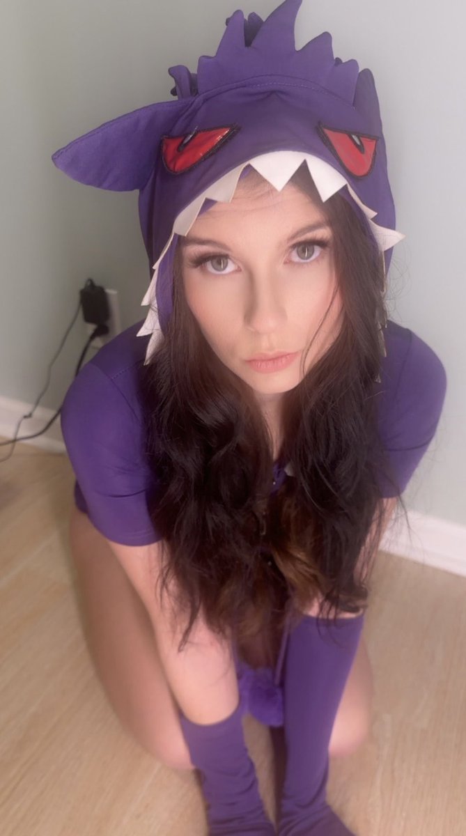 YouAdoreChloey's tweet photo. @Jamelizxo I like to dress up https://t.co/FLunhs3pnK
