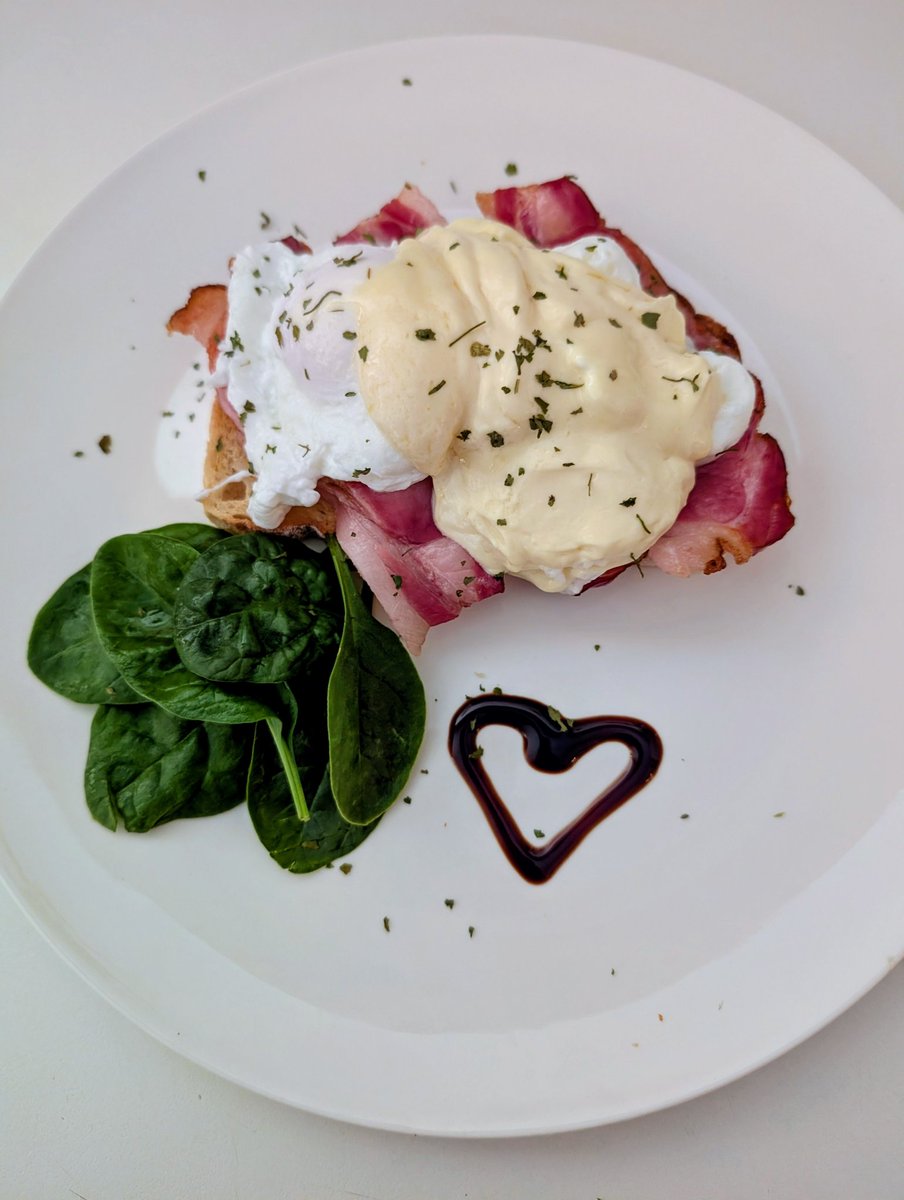 OZZY_GiRL_'s tweet image. Eggs Benedict 🤤❤️🙌
So yummy 😋 
Great start to Sunday ☀️ 🌞 ☀️ 
#OzzysMenu #eggsbenedict #breakfasttime