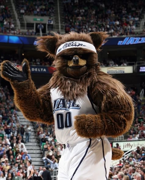 KSL5TV's tweet photo. Jon Absey, the original Jazz Bear mascot for the Utah Jazz, died on January 31, less than a year after being diagnosed with pancreatic cancer in March 2025.
https://t.co/zrK71jjrix
✍️: Ben Anderson, KSL https://t.co/DUGFvw8ZGn