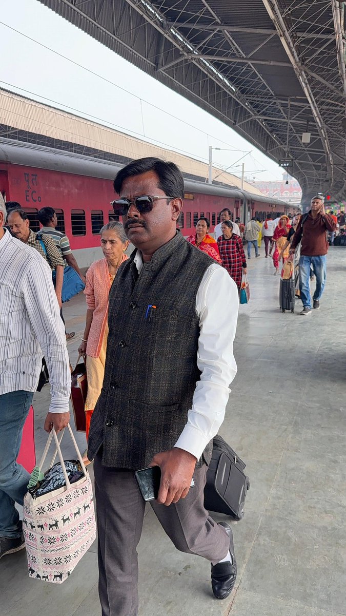 dineshjsrbjp's tweet photo. बंगाल परिवर्तन की तैयारी कर रहा है।
भारत माता की जय और जय श्रीराम 🚩🚩 का उद्घोष बदलाव का बखान कर रहे है।
आने वाले दिनों में बंगाल भगवमय होगा और इस बदलवा में हम कार्यकर्त्ता एक गिलहरी की भूमिका में है।
#Westbengal #readyforchange #bharatmatakijai #jaishreeram #westbengalelection2026