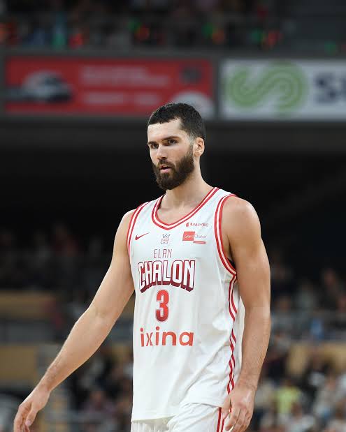 MaritimeSports_'s tweet photo. 🏀 Darling putting up numbers over in France 🏀
Nate Darling had a game-high 20 points over in the LNB🇫🇷 as Élan Chalon lost 88-82 against Nanterre.
In 8 games played this season, the Bedford, NS native is averaging 12.4 points in just over 20 minutes a game.
#NovaScotia #MSNN https://t.co/EhGK3zkOrt