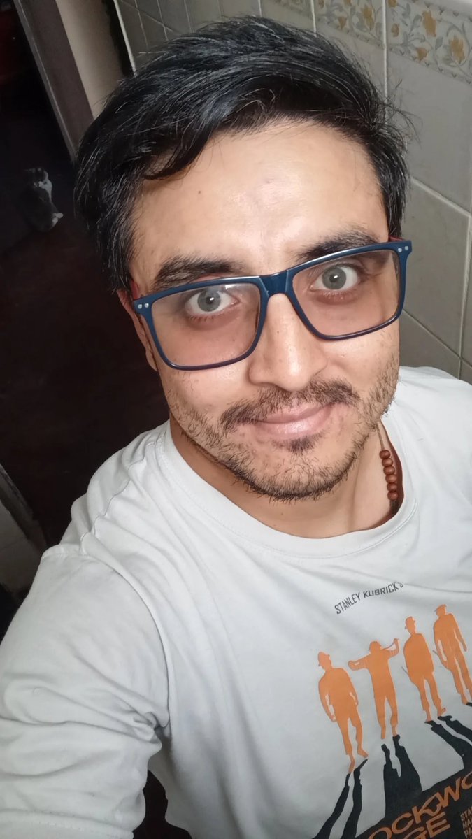 letoluk92's tweet photo. Siempre hay que saber lo que uno tiene en su corazón aunque nadie sepa lo que es ... Y viendo que nadie se da cuenta ... Pero la mirada lo hace ...🎶🎶🎶 https://t.co/uZ81oSUFBG