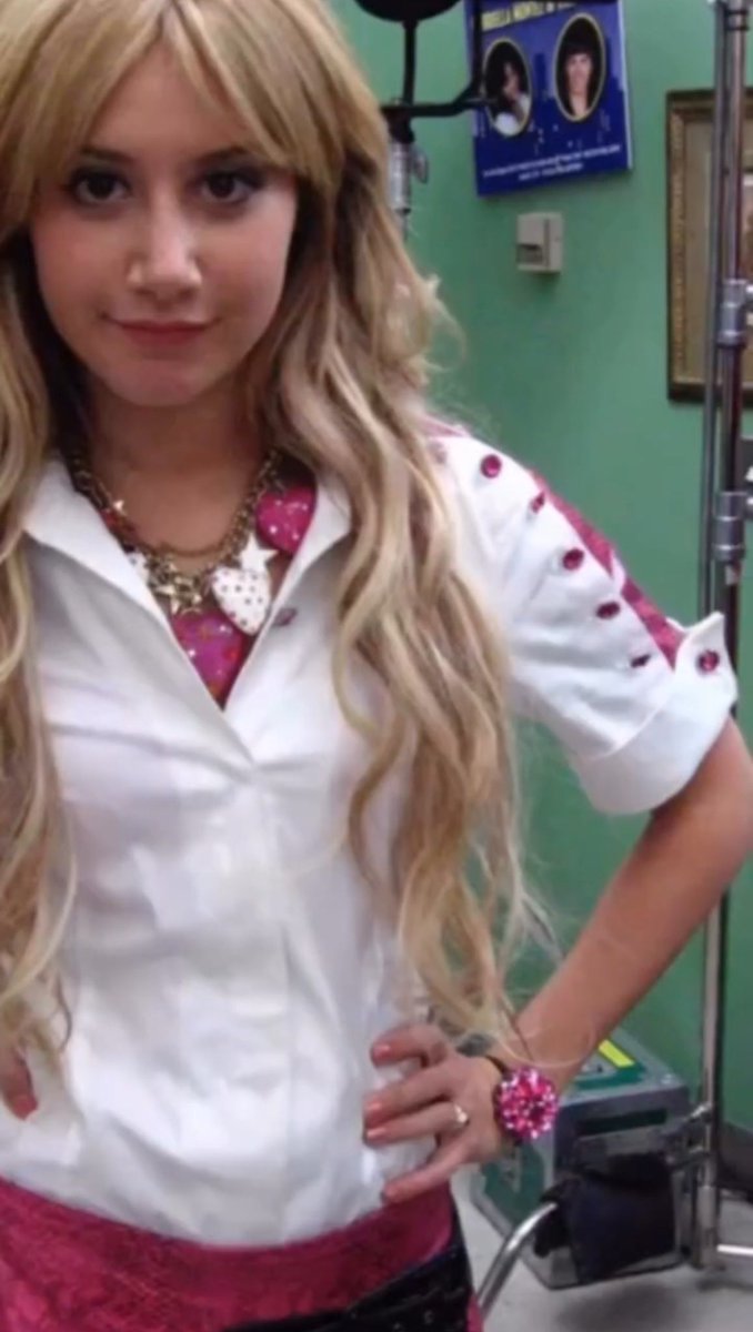 raresareus's tweet photo. Ashley Tisdale on set of High School Musical 3 https://t.co/88yXJNo6Ru