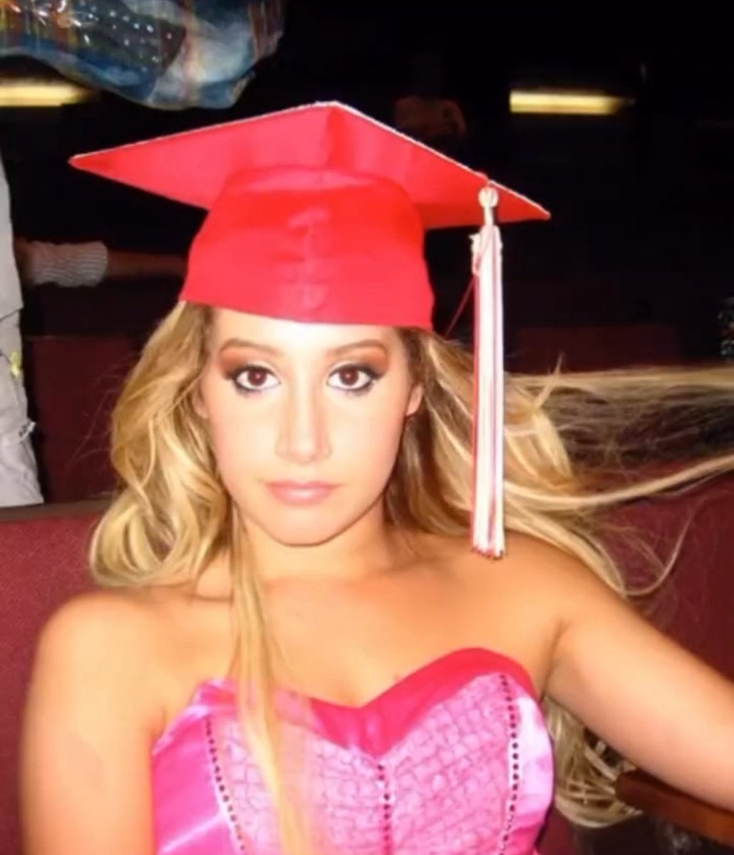 raresareus's tweet photo. Ashley Tisdale on set of High School Musical 3 https://t.co/GfTVgMGHN8