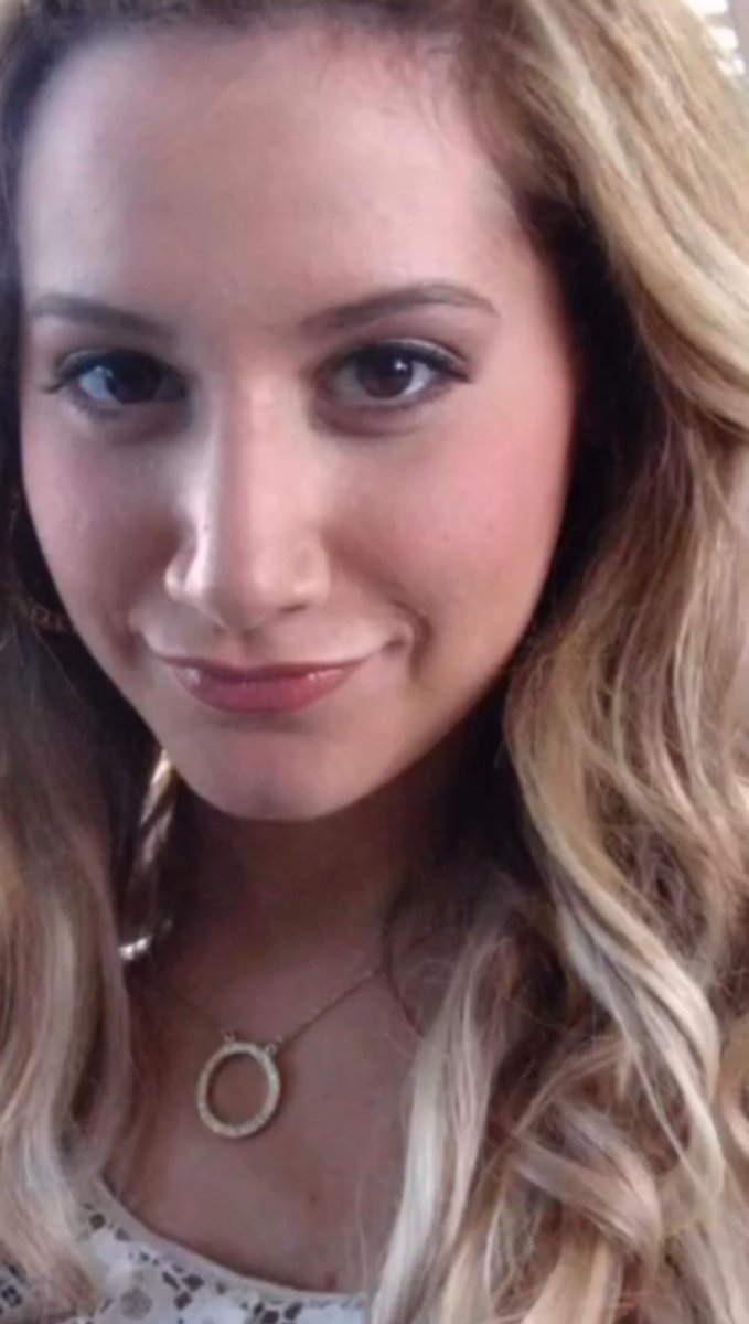 raresareus's tweet photo. Ashley Tisdale on set of High School Musical 3 https://t.co/XfAemiJGEK