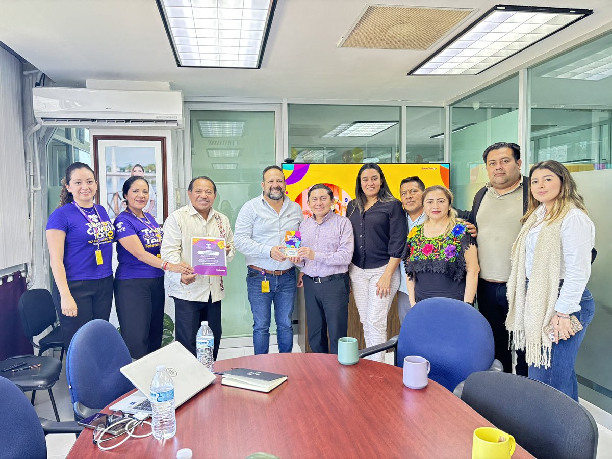 Recibimos el Reconocimiento de Fundación Teletón por la participación de los Servicios Educativos de Quintana Roo zona norte, en el Boteo Teletón 2025. 
Reafirmamos nuestro compromiso con el CRIT Quintana Roo para que más niñas y niños continúen con su rehabilitación.