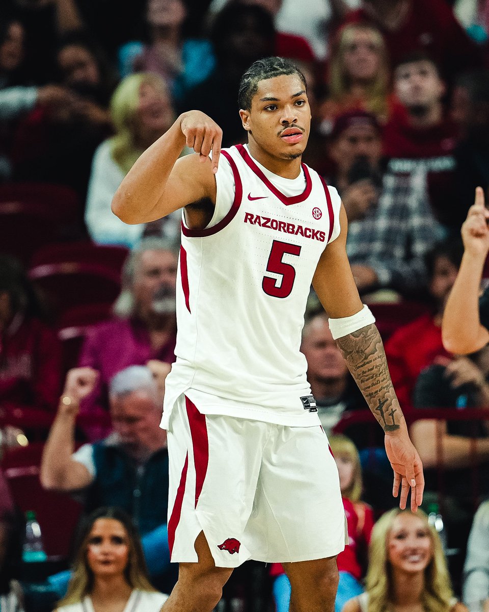 hale_kortney's tweet photo. Wps! Let's go Hogs!! #HogsSmellGood 🐗🏀 https://t.co/8PTltHLp67