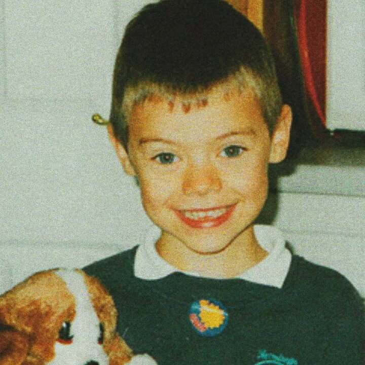 HyLSpain's tweet photo. Felices 32 @Harry_Styles 🎂

Gracias por hacer nuestras vidas mucho más bonitas. Gracias por tu música y tu forma de ser. 

Nos vemos muy pronto. Te queremos ❤️‍🩹 https://t.co/UqGjVpYgYP