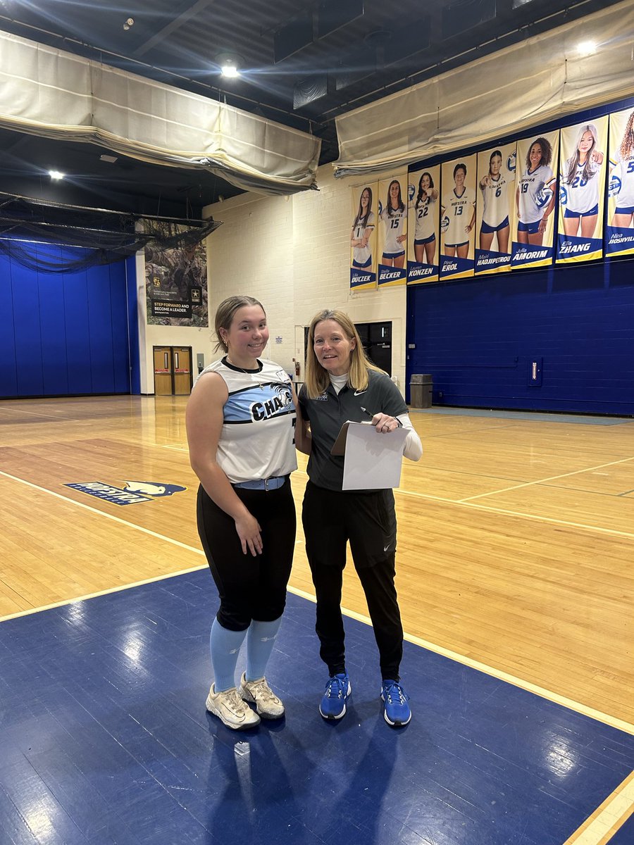 rileyhunter72's tweet photo. Had an amazing time at the Hofstra Camp today!! Learned so much and can’t wait to be back!!  #hofstrapride #uncommitted #uncommitted2027 #softball #catcher  @CoachNikki_A @HofstraSoftball @PAChaos16UNat https://t.co/XUdvTiTrfl