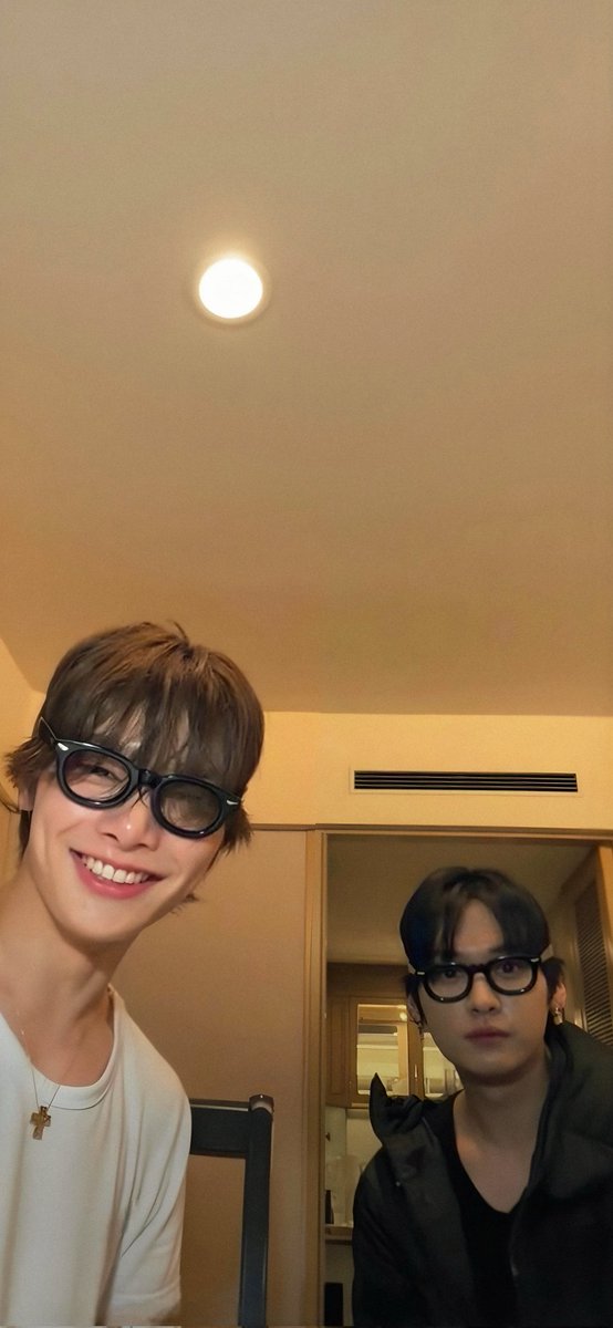 asilentarts's tweet photo. -Bananaaa!!!
+Banana?

HD, HQ Wallpaper/ Lockscreen 
#StrayKids #LeeKnow #I_N https://t.co/SVLEkK5Dry