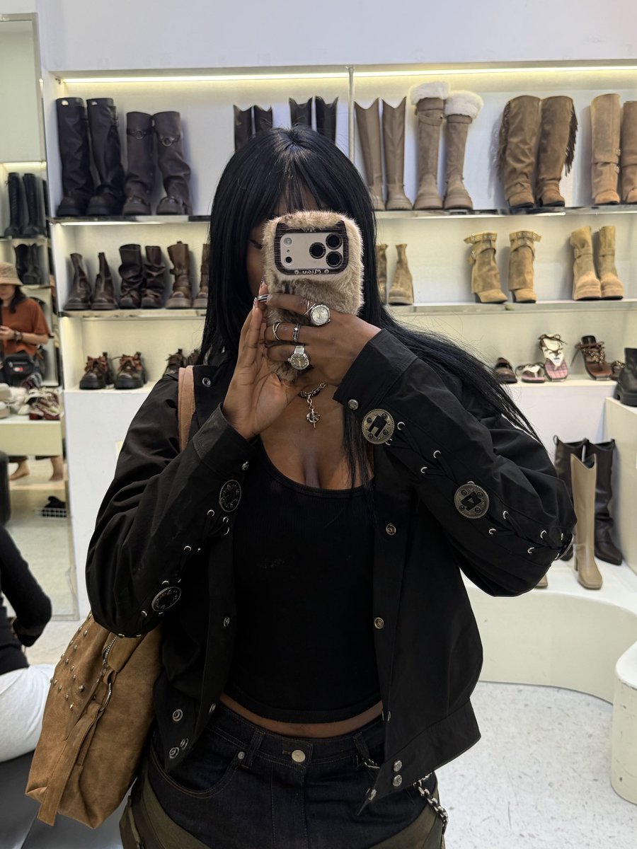 Persephoné-Ainsley tweet media