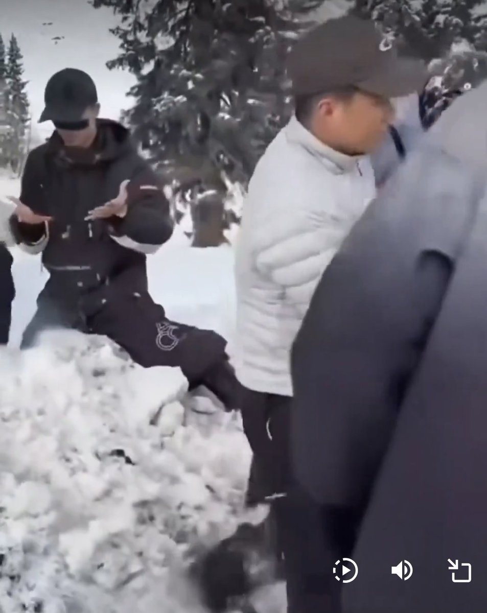 SakaOnHim tweet media