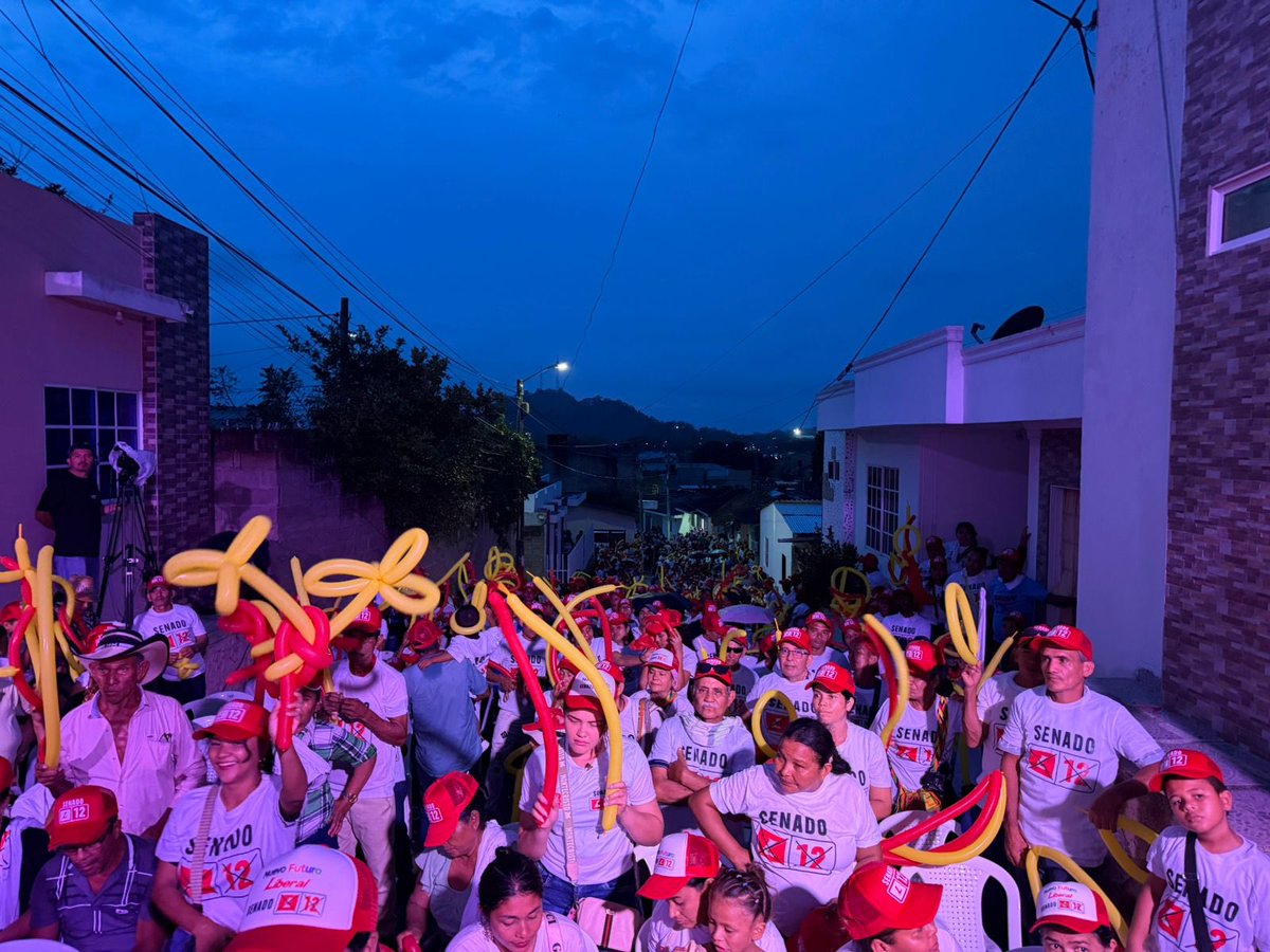 Joselberrocall2's tweet photo. Liberal 🚩
Ciénaga de Oro ya tiene futuro.

Rafa Pastrana Usta es el presente y el futuro del municipio: más de 1.500 personas en la calle respaldando a Camilo Torres ( L12 ) junto al diputado @GabrielCalleA. 
Liderazgo que convoca, trabajo que se nota.
El Nuevo Futuro es una realidad en Córdoba.