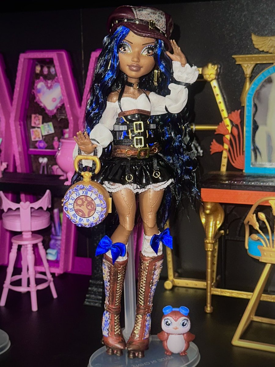 A full look at the outfit! ⚙️🔩
#MonsterHigh