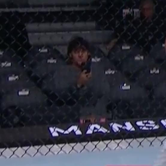 did theo von sleep in the arena for ufc 325
