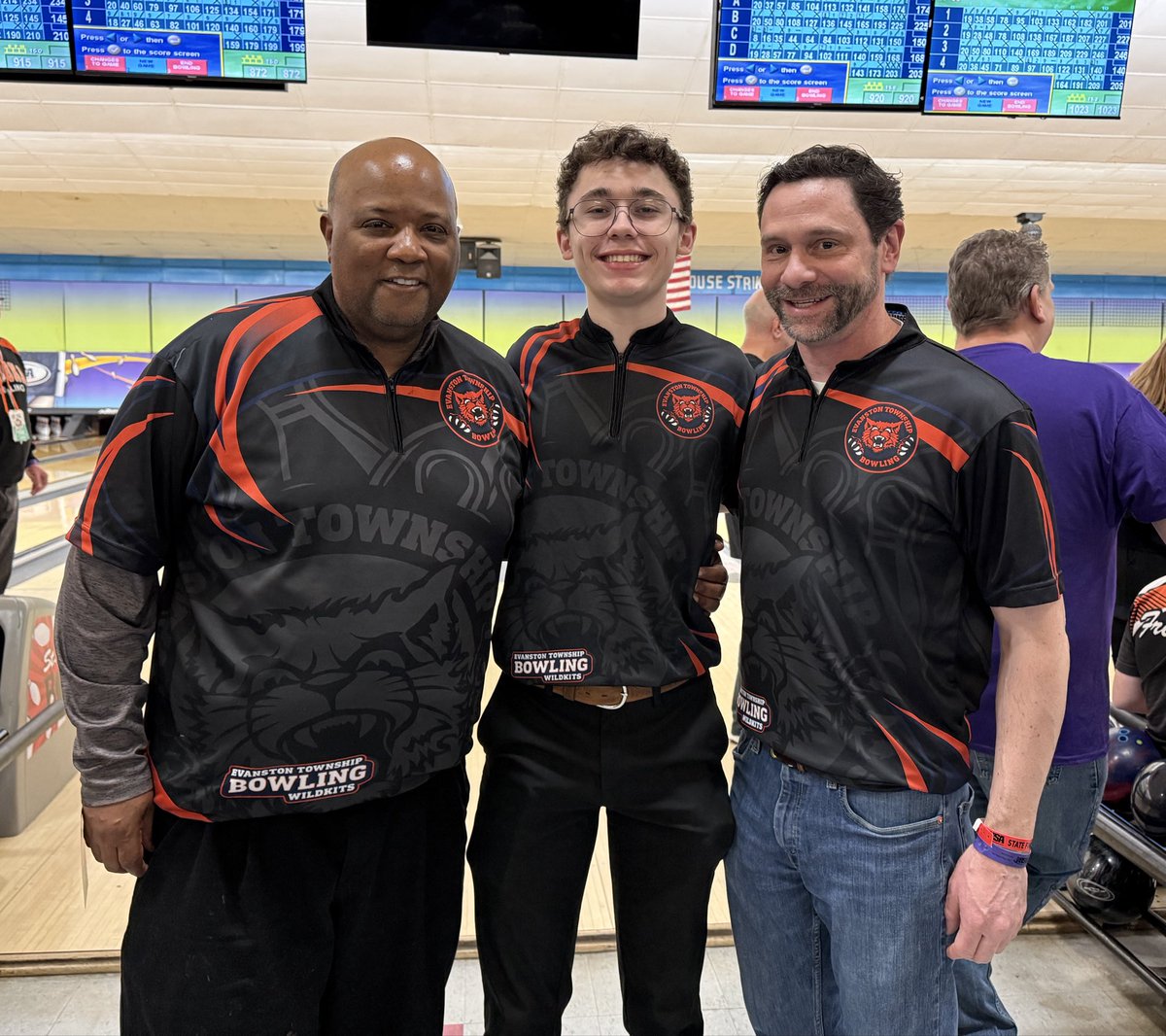ETHSports's tweet photo. Congratulations to junior Anthony Swanson who finished 48th place at the #IHSAKits STATE Boys Bowling Finals with a total pinfall of 2447!!! This is his 3rd trip downstate in a row - making it to the second day all 3 times!!! https://t.co/mxesdxY2pz