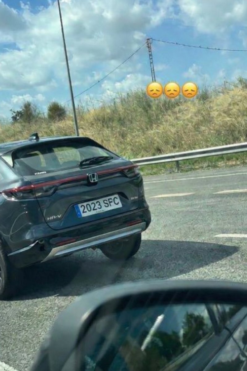 Mamá: Hijo por qué sonríes por la ventana?
-No lo entenderías...