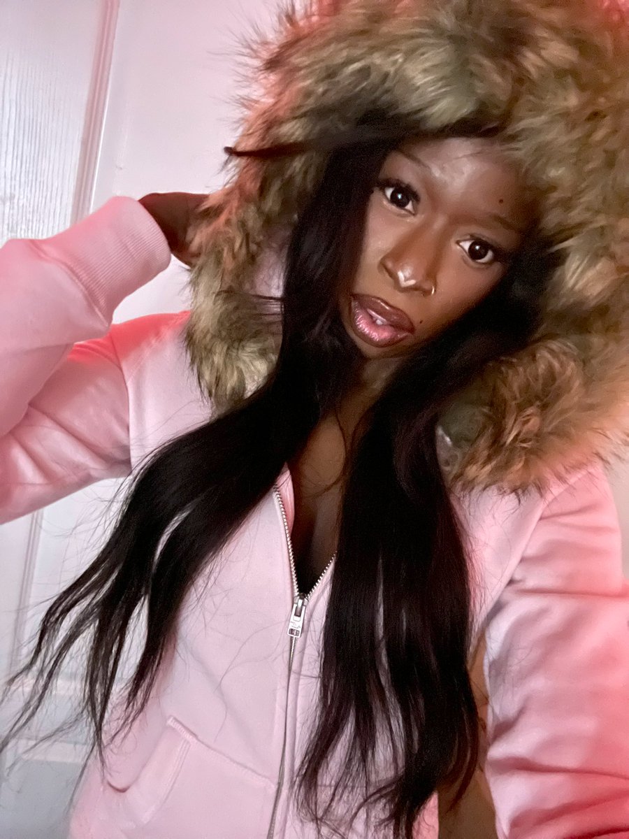 heartbreaker i got a pace maker 🏩➕➕🖤