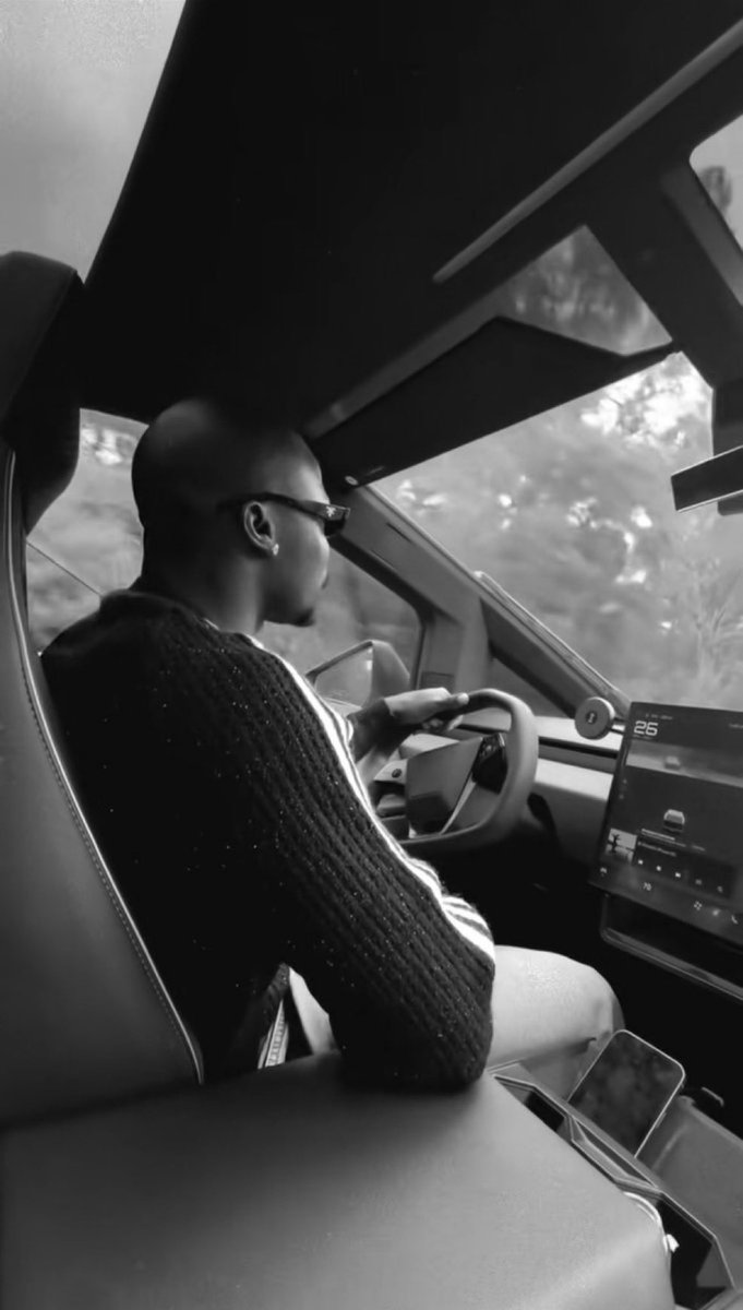 mentioned you: Send your account details 

Happy New Month 💰🇳🇬🇳🇬

₦1m each for everyone i choose that’s following me asap