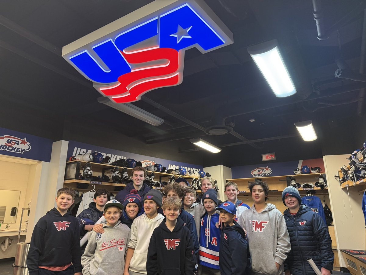MFYHAHockey's tweet photo. MF 2014’s got a tour of the @usahockey arena with current @USAHockeyNTDP player and Mid Fairfield alum Jake Boguniecki #RollMF #usahockey #usantdp https://t.co/15dt3jJdTe