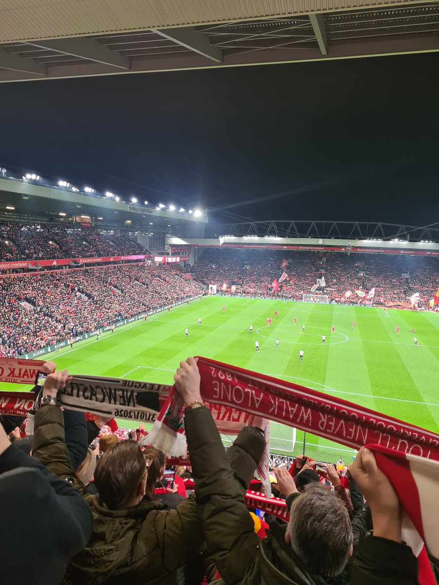 M__DiMaio's tweet photo. Day and Result was amazing today....

Big thanks to all the admin  @REDticketMenIRE  for sorting hospitality tickets. Staff at  @glasshousepark  and @hiltonliverpool made the day. ⚽️ 🍺 😊 ❤️ https://t.co/kYzjCK4u4a