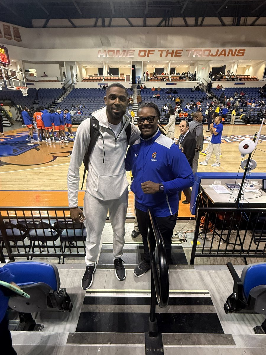 𝐂𝐨𝐚𝐜𝐡 𝐂𝐚𝐫𝐥𝐨𝐬 𝐅𝐢𝐞𝐥𝐝𝐬 tweet media