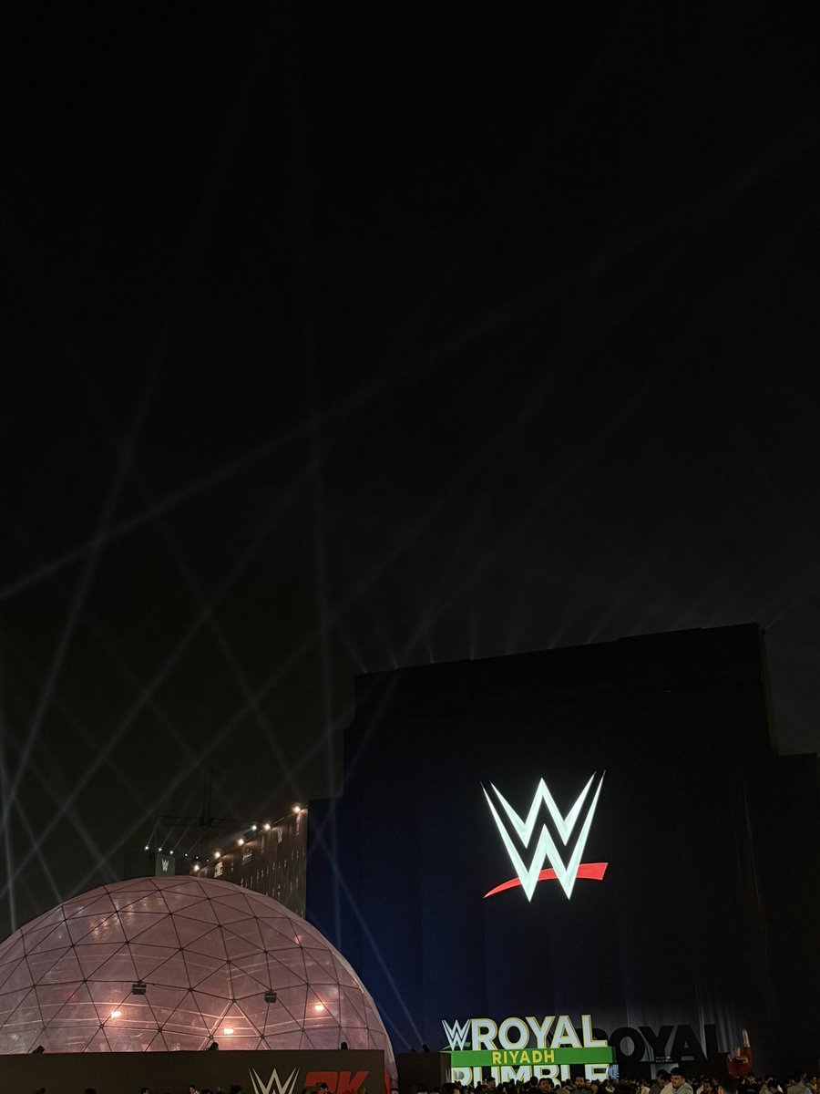 noraaqf1's tweet photo. حضرت Night Of Champions والآن Royal Rumble وباقي بإذن الله WrestleMania 🙏🏻

الحضور اليوم رهيب وما خاب ظني فيه ❤️‍🔥

#RoyalRumble https://t.co/rII8luPYXk