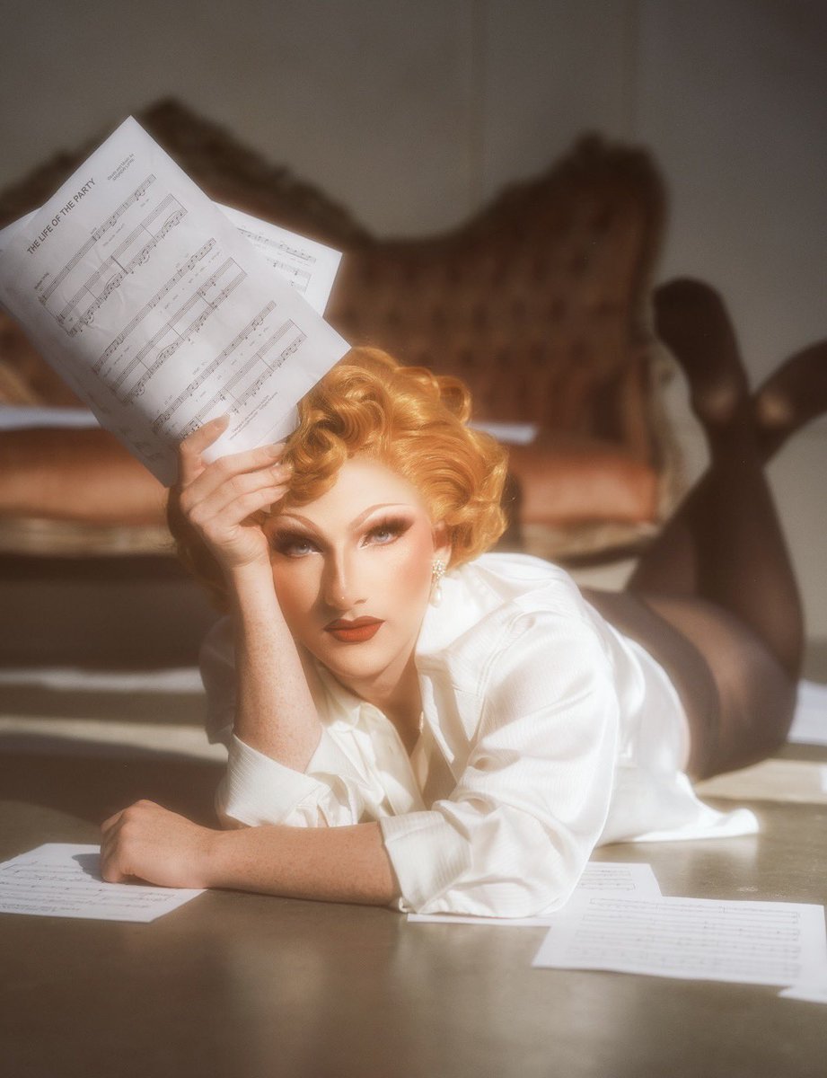 Drag_Crave's tweet photo. Plasma reveals her dream Broadway role in an exclusive interview with Drag Crave:

"I want to usurp the role of Mary Todd in Oh, Mary! on tour. Or Broadway. Or genuinely anywhere that will let me. (…) So Cole Escola, if you’re reading this, just know that I too got held up by a gay guy (RuPaul) and am FINALLY ready to tread the boards once more!"