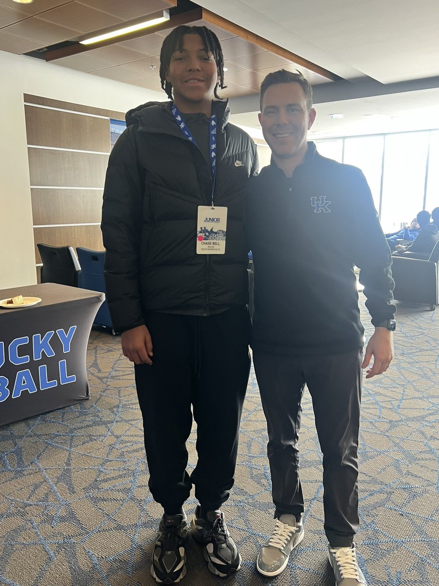 IamChaseBell15's tweet image. Thank you @UKFootball for the great visit today! Met a lot of coaches and made better connections can’t wait to be back! 
@SouthWarrenFB @CoachWillStein @CoachJoeSloan @pete_nochta13 @CoachPerry_UK #AGTG