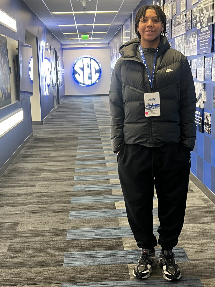 IamChaseBell15's tweet image. Thank you @UKFootball for the great visit today! Met a lot of coaches and made better connections can’t wait to be back! 
@SouthWarrenFB @CoachWillStein @CoachJoeSloan @pete_nochta13 @CoachPerry_UK #AGTG