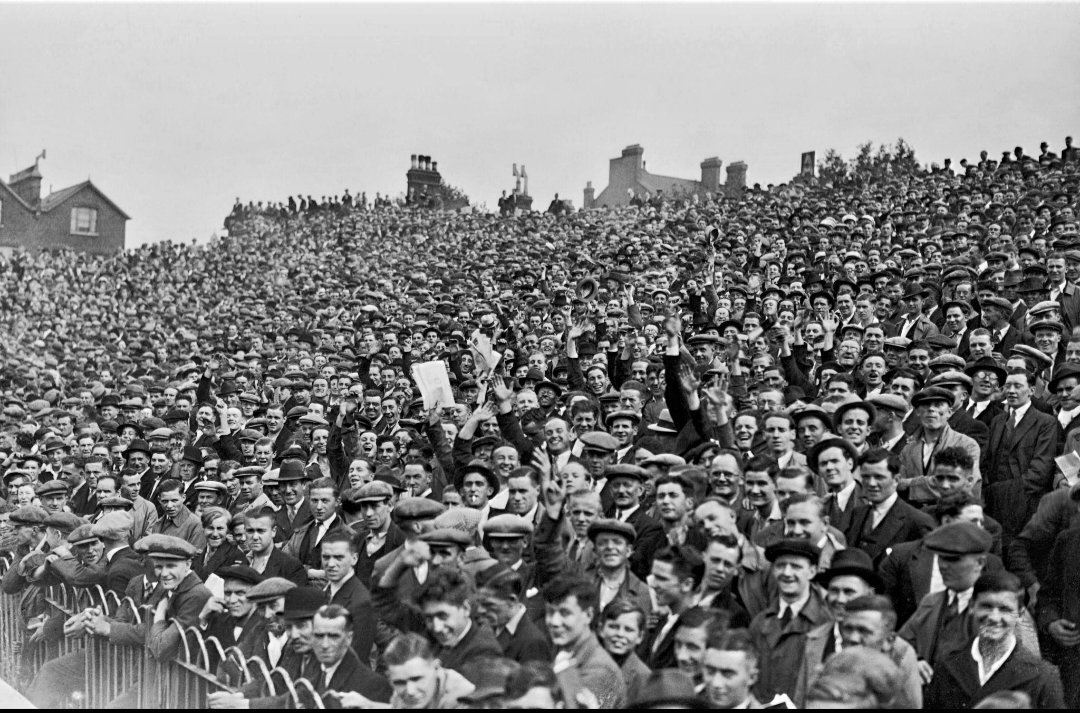 Godwilljames11's tweet photo. 📜 📜 Celebrating Arsenal F.C.'s rich history from 1886 to the Invincibles and beyond! Follow for daily Gooner history updates. 🔴 #Arsenal #COYG https://t.co/aJqyD941ko
