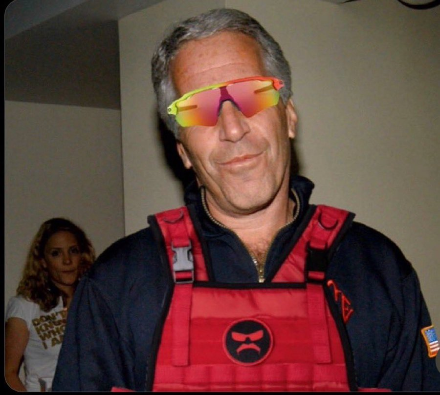 DGHUBCrypto's tweet photo. $EPSTEIN @Epstein476073  has officially claimed the #1 Trending spot on Solana, showcasing the incredible speed of meme-narrative rotation https://t.co/gvWRAgZlCD