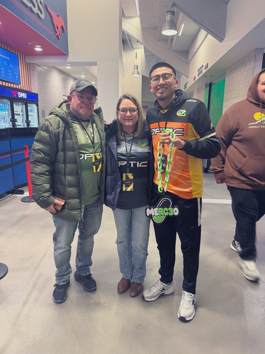 jmesparza2's tweet photo. W momma merc! S/O @scarlettash0 for the chain! It was only right I gave it up!

@OpTic @H3CZ  @OpTicTexas @Tbemercules 

#brickbybrick #CDL2026 https://t.co/LwagqDMtah