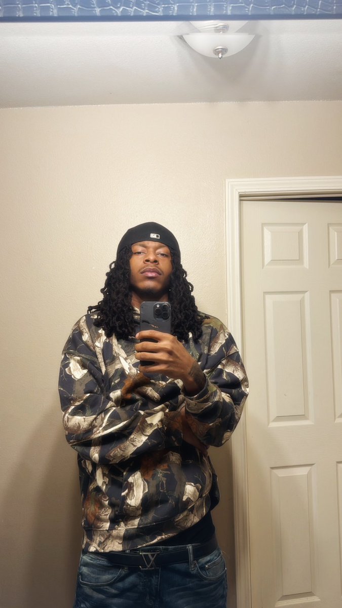 Therealkoleone's tweet photo. Hey Siri play “M.O.E.” By Koleone https://t.co/zEyML8wZ2O