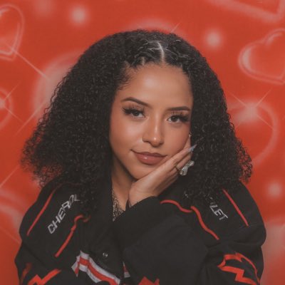kiaraupshur's tweet photo. #NewProfilePic and i’m back https://t.co/UkFMSU94E6