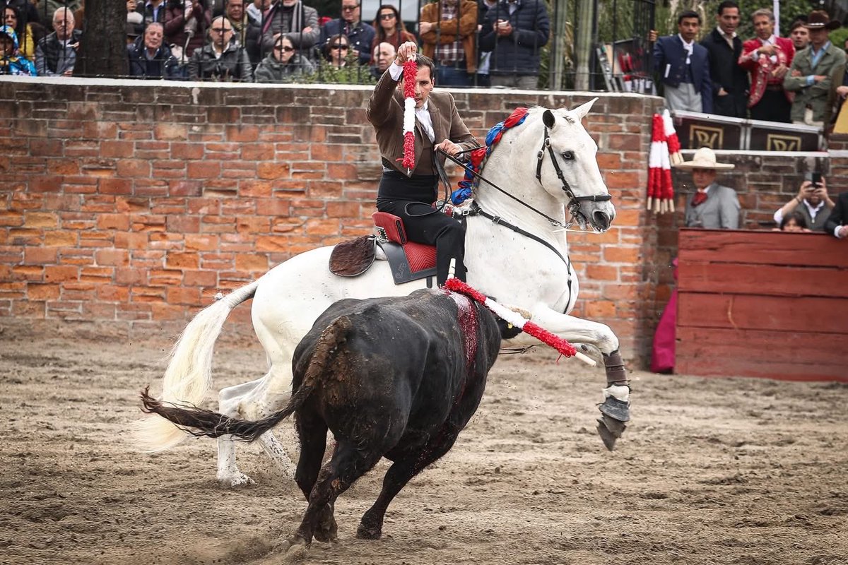 Nirvana festival taurino. Paco Velásquez con “Orgulloso” de Zacatepec, al cual le cortó las dos orejas y el rabo ¡Enhorabuena Paco! Fotos <a href="/ntrtoros/">NTR Toros</a> <a href="/manolobriones/">Manuel Briones</a>