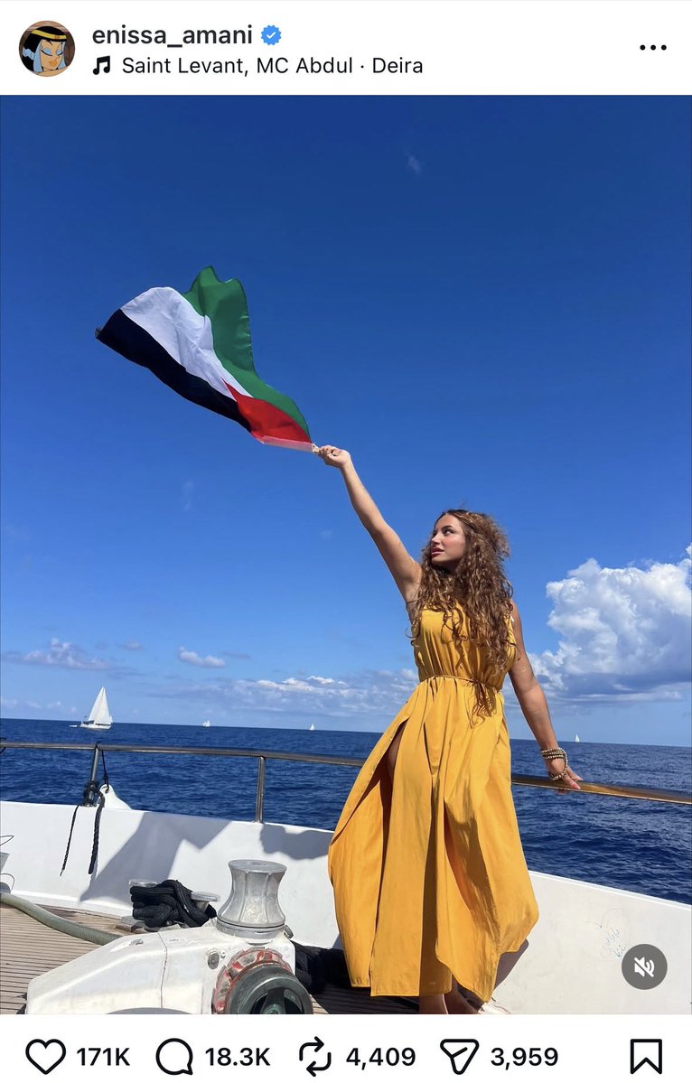 ImanOracle's tweet image. ایرانیان آلمان، ایشون انیسا امانی هستند، یک پست در مورد نزدیک به ۴۰ هزار نفری که تو ایران قتل عام شدند نزده ولی پست آخرش پرچم فلسطین
دفعه بعد که استنداپ کمدی گذاشت و شما رفتین و پول تو جیبش ریختین، بهتره دیگه خودتون ایرانی ندونید

#IranMassacre