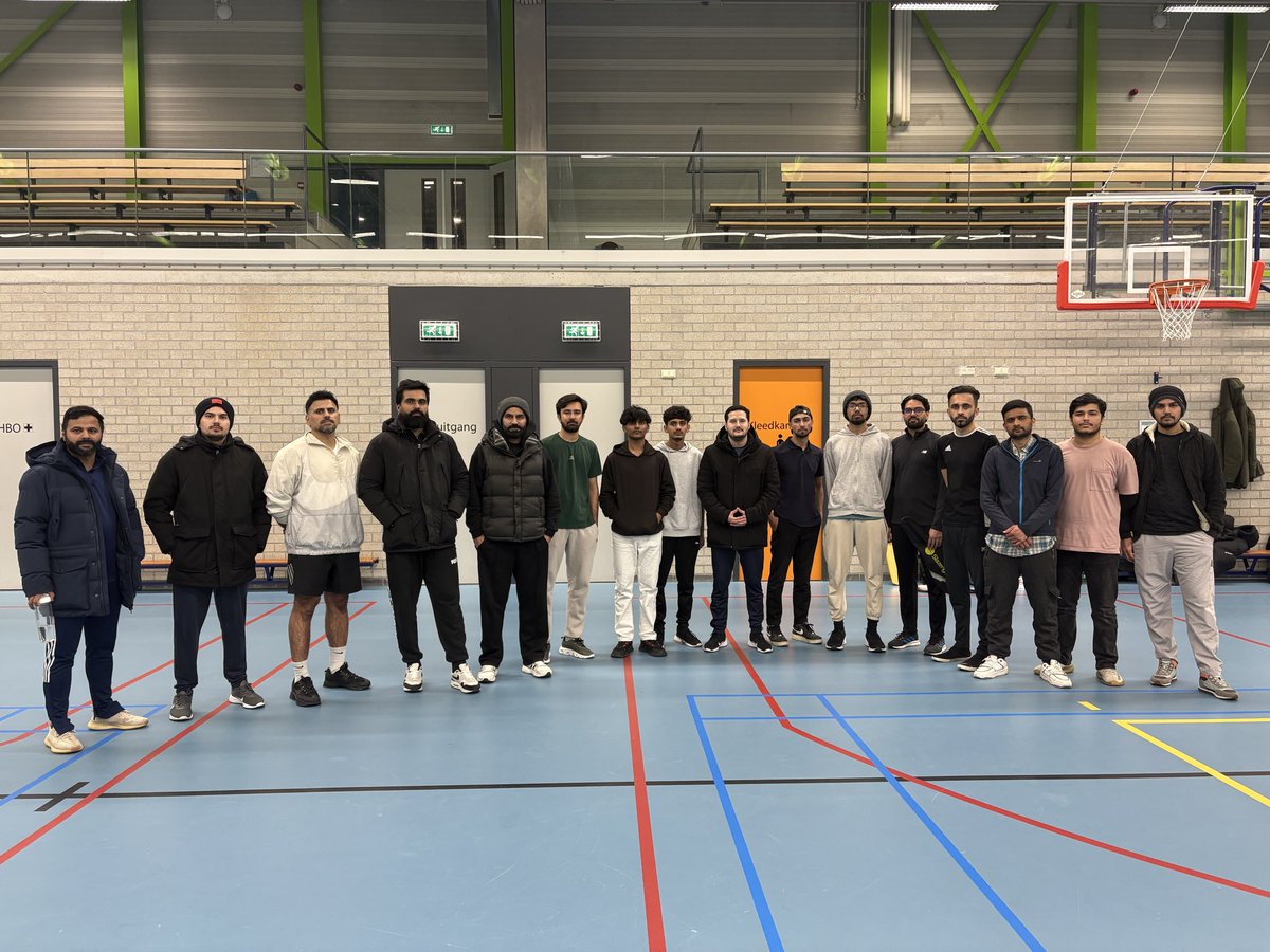 SchiedamAMJO's tweet photo. ๐โโ๏ธSamen actief door sport en verbondenheid ๐
Met inzet en enthousiasme kwamen we samen in beweging.
Sport verbindt, motiveert en versterkt.
๐ Cricket
๐ Volleybal
๐ธ Badminton
#MKANL #Schiedam #MoslimJongeren https://t.co/YLIsmMG3Ld