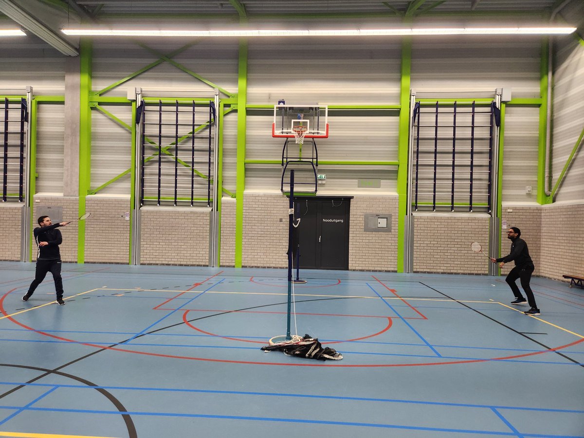 SchiedamAMJO's tweet photo. ๐โโ๏ธSamen actief door sport en verbondenheid ๐
Met inzet en enthousiasme kwamen we samen in beweging.
Sport verbindt, motiveert en versterkt.
๐ Cricket
๐ Volleybal
๐ธ Badminton
#MKANL #Schiedam #MoslimJongeren https://t.co/YLIsmMG3Ld