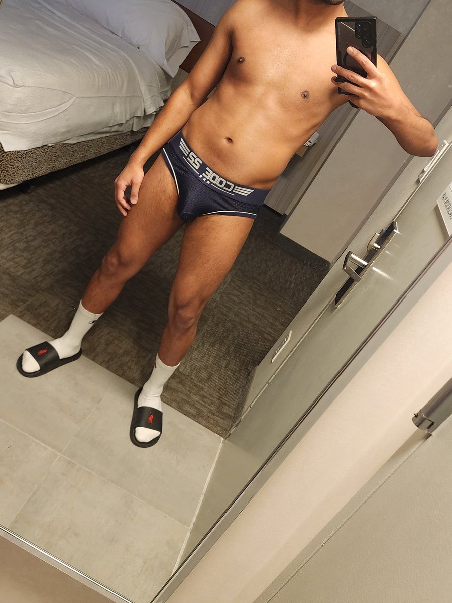 DanielSmith_91's tweet photo. UK to US , New York hotel chills #gay #gaynewyork #gayasian #gaybrit #jockstrap https://t.co/WmR0GPSLy2