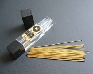 ゴールドの芯は
折れにくいって思い込んでました