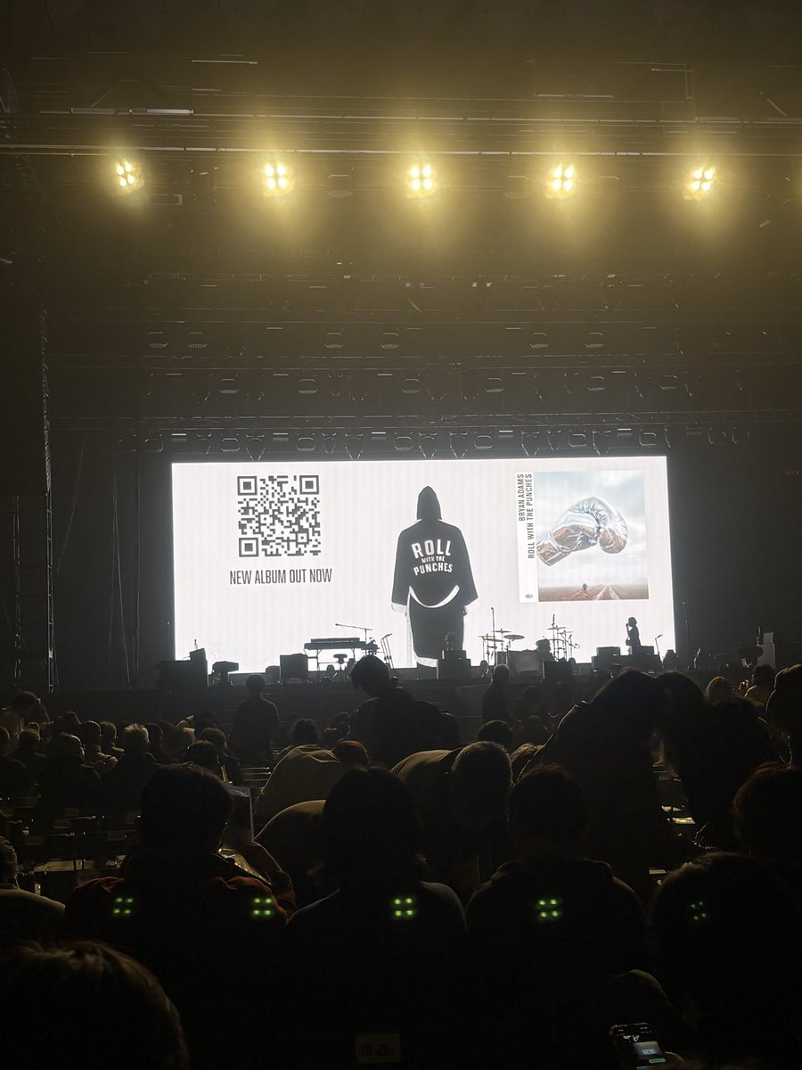 martin4629's tweet photo. ブライアンアダムス大阪公演の余韻も冷めず
40年経っても変わらぬ歌声に
次の来日を期待してしまう#ブライアンアダムス
Taylor Swift and Bryan Adams concert in Toronto - summer of 69 (4th Augu... https://t.co/IyplAo3bhX @YouTubeより https://t.co/BS8HeuCQJb