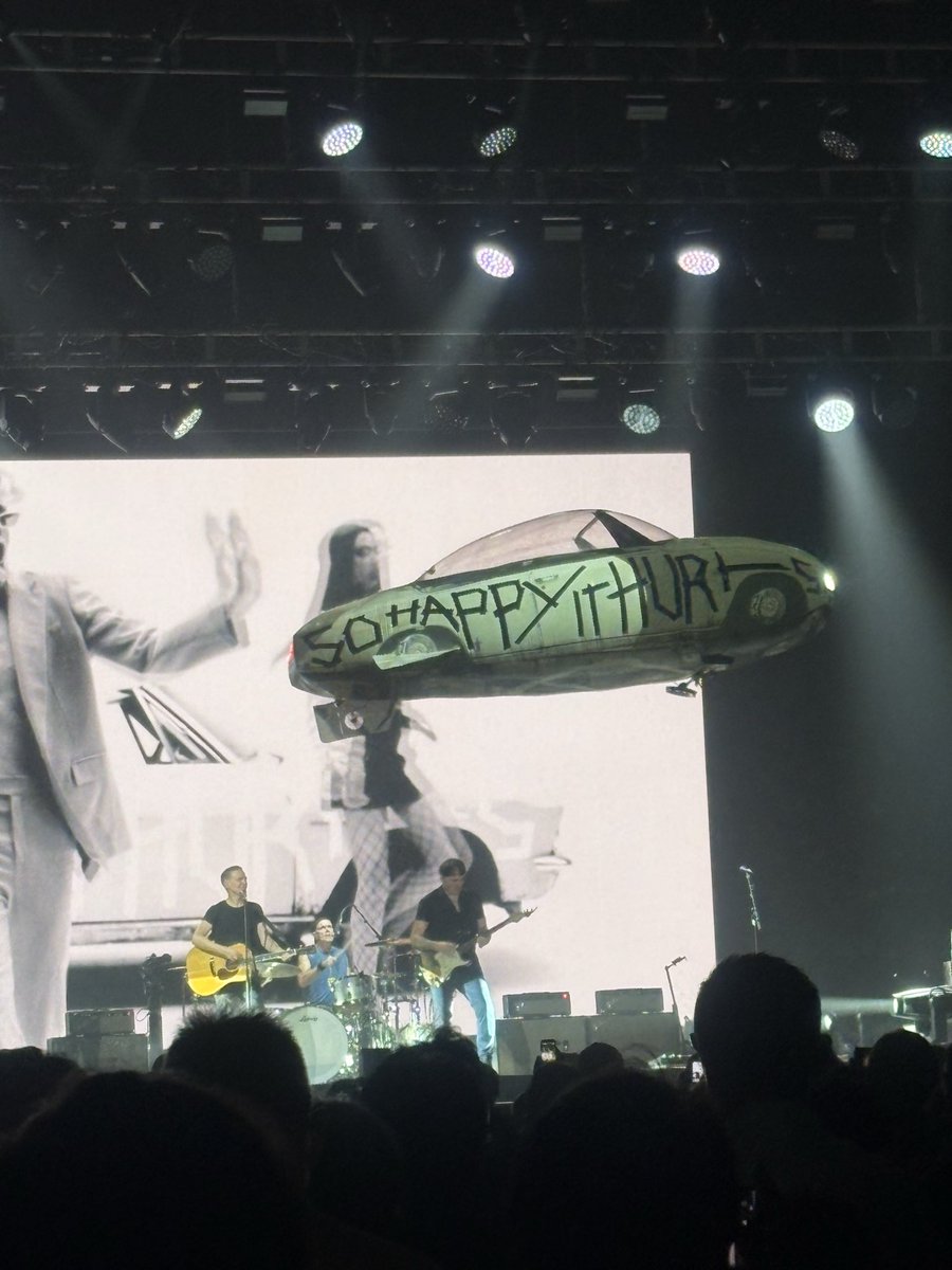 martin4629's tweet photo. ブライアンアダムス大阪公演の余韻も冷めず
40年経っても変わらぬ歌声に
次の来日を期待してしまう#ブライアンアダムス
Taylor Swift and Bryan Adams concert in Toronto - summer of 69 (4th Augu... https://t.co/IyplAo3bhX @YouTubeより https://t.co/BS8HeuCQJb
