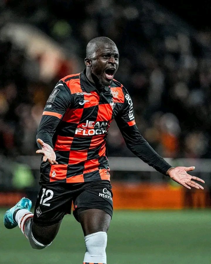 InfosSenegalais's tweet photo. A ce rythme,il va partir en coupe !!! Bamba dieng enchaîne avec un nouveau but 🔥🔥🔥 https://t.co/Ful5BZIs2P